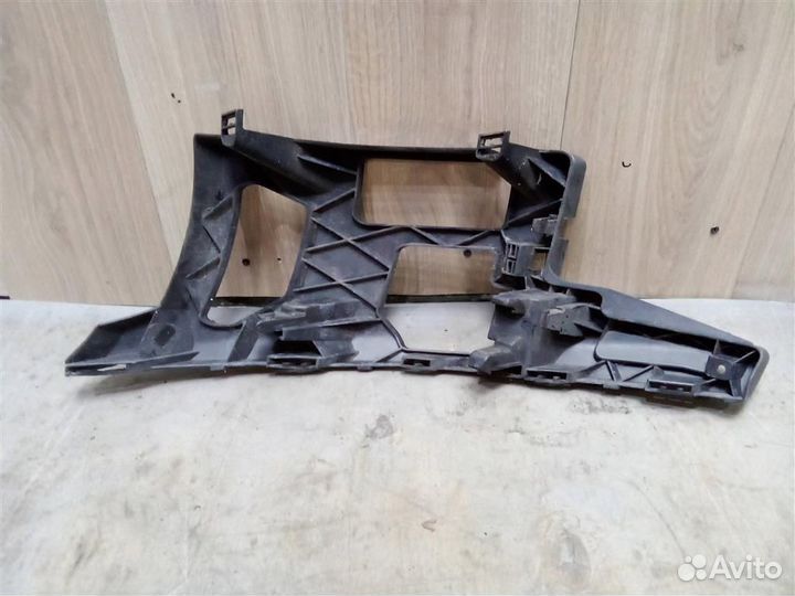 Кронштейн переднего бампера правый от Ford Mondeo