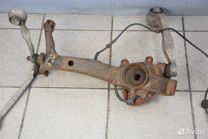 Кулак поворотный передний правый VW Passat B5+ (2