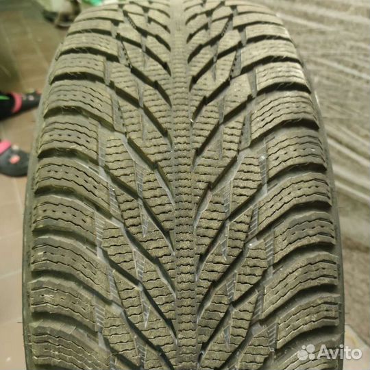 Nokian Tyres Hakkapeliitta R SUV 275/45 R21