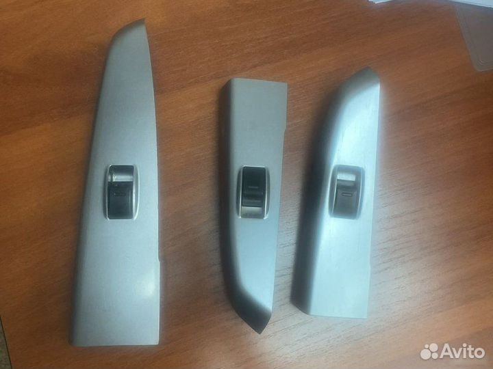 Накладка стеклоподъмника Toyota Hilux