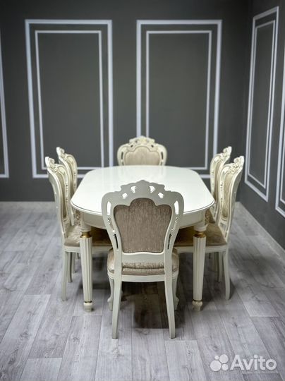 Стол обеденный. В наличии