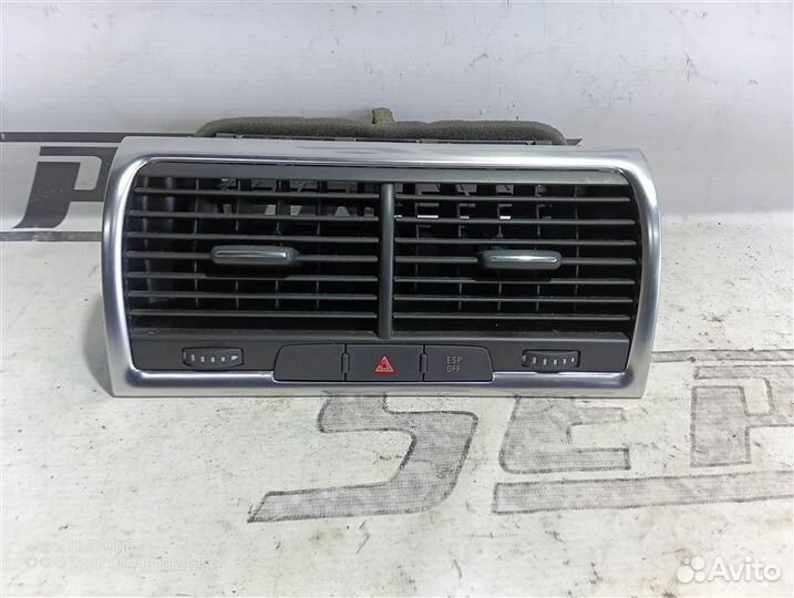 Дефлектор центральный передний Audi Q7 4L 3.0 BUG