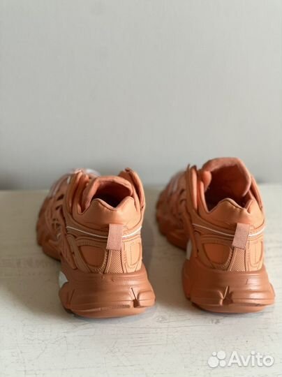 Кроссовки женские новые