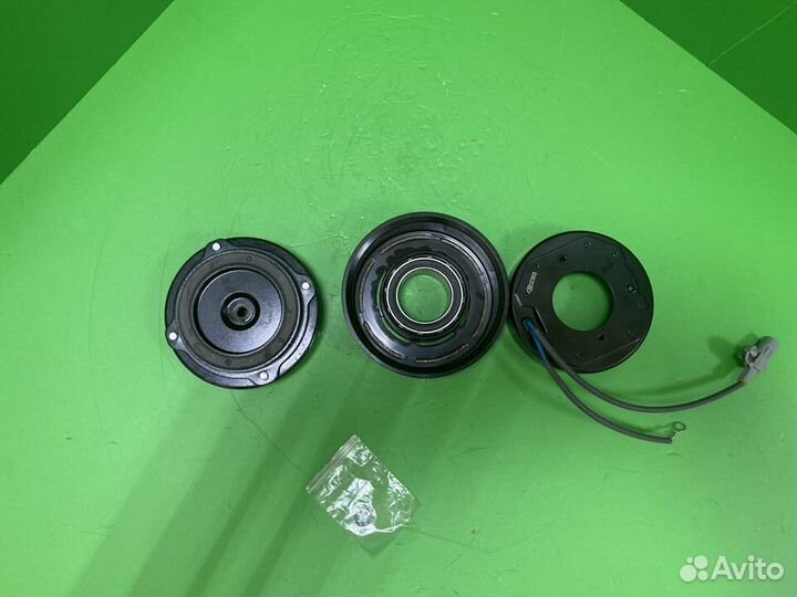 Муфта и шкив компрессора кондиционера BMW X5 E70