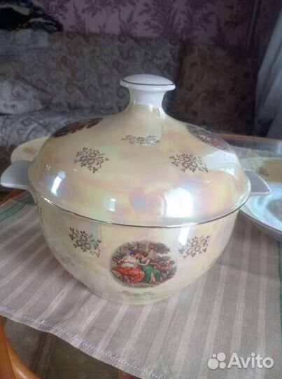 Супница и два больших блюда. Мадонна гдр