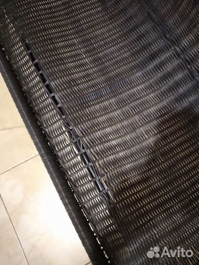 Диванчик плетённый