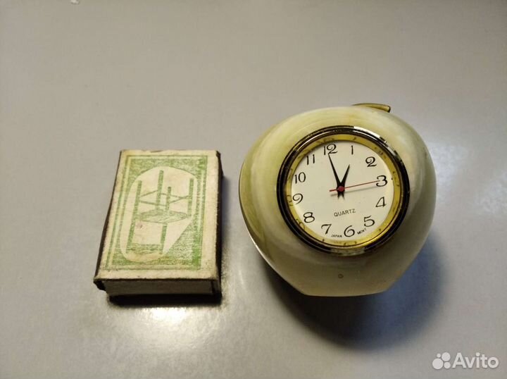 Часы оникс яблоко