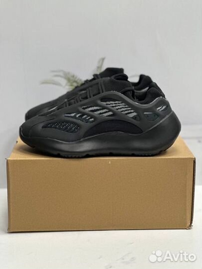 Кроссовки мужские Adidas Yeezy boost 700 3V