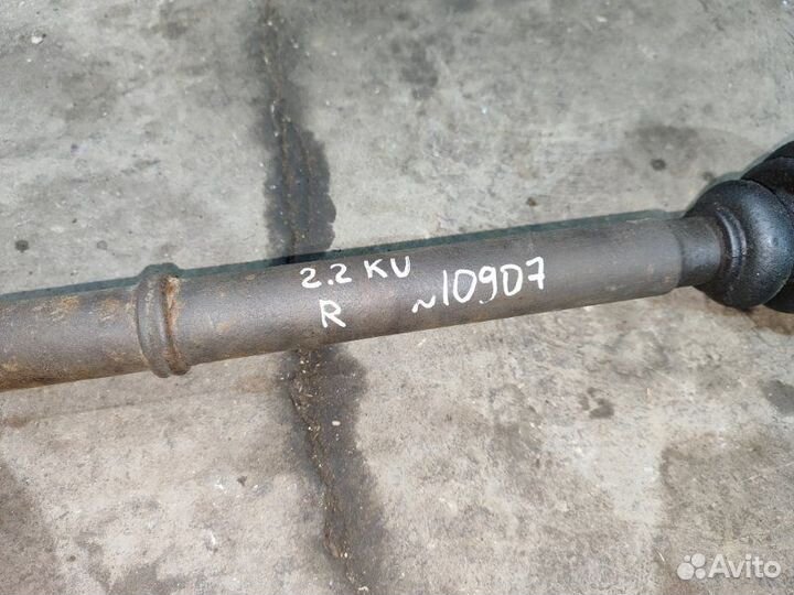 Полуось передний правый Audi 100 C3 седан KU 2.2I