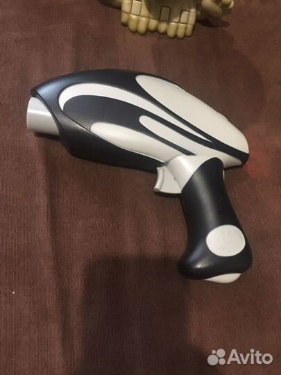 Интерактивные игрушка черепок Джонни с бластером