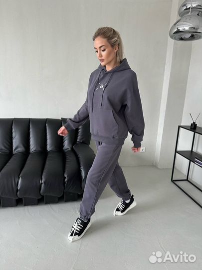 Спортивный костюм женский