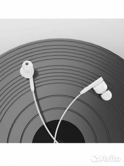 Новые проводные наушники, белые