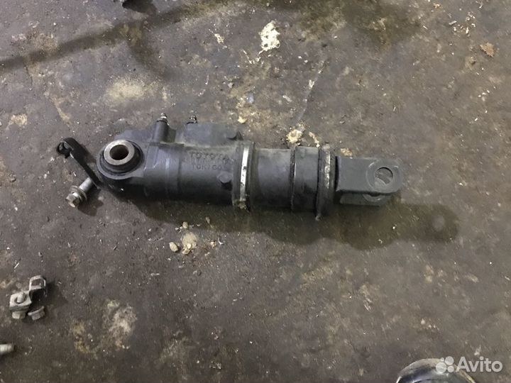 Цилиндр kdss переднего стабилизатора тойота L.C. 2