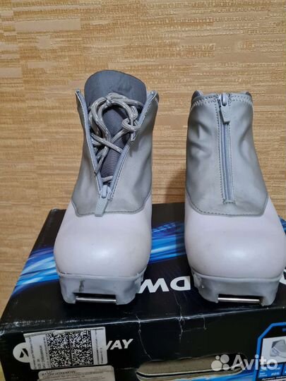 Лыжные ботинки