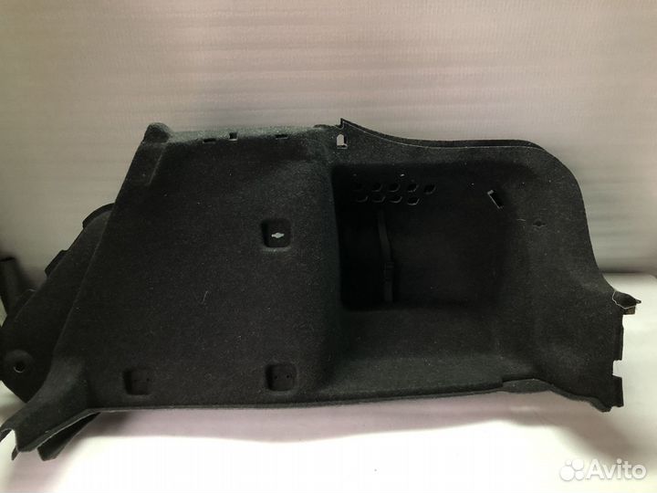 Обивка багажника правая бу Skoda Octavia A7