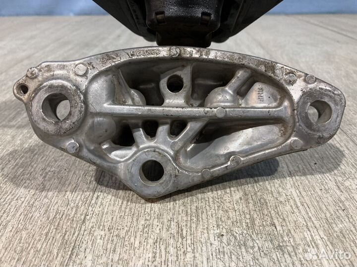 Кронштейн опоры двигателя Honda Civic 4D Цивик L