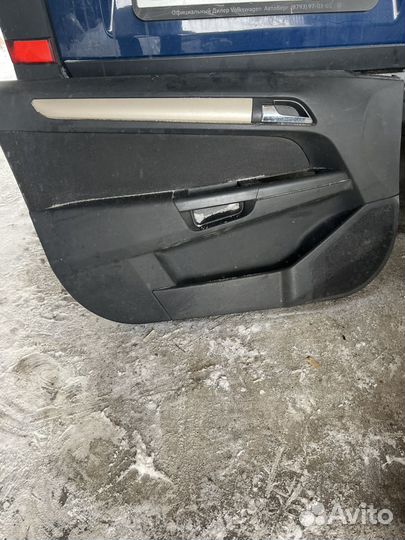 Обшивка передняя левая Opel Astra H