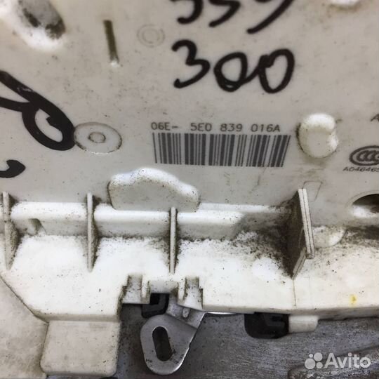 Замок двери задней правой Skoda Rapid 2012-2020