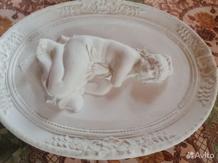 Гипсовое панно барельеф