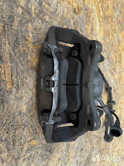 Суппорт передний правый Audi A5