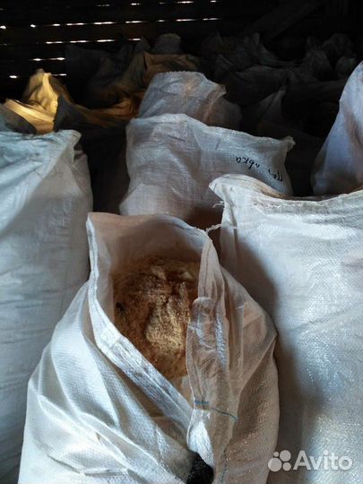 Опилки в мешках