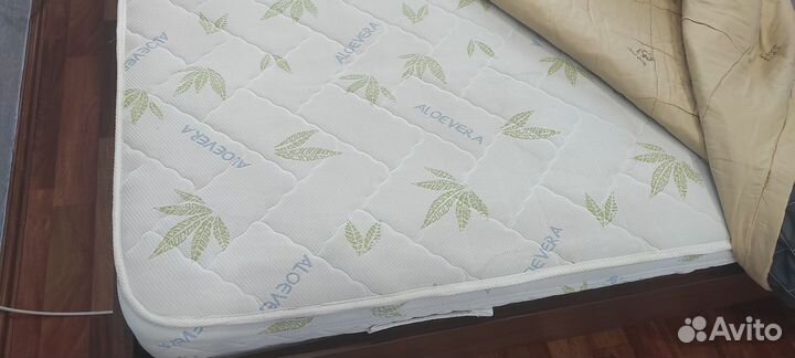 Кровать двухспальная с матрасом 160 200