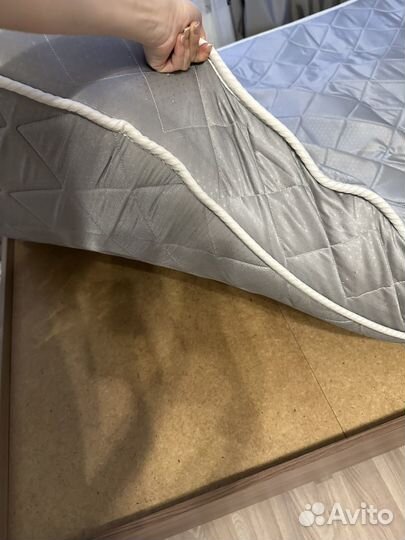 Кровать с матрасом