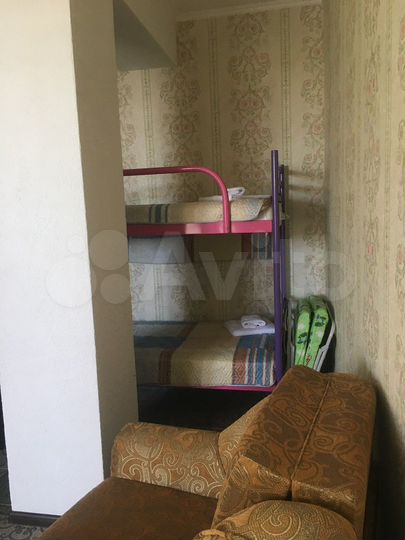 Комната 25 м², 1/4 эт.