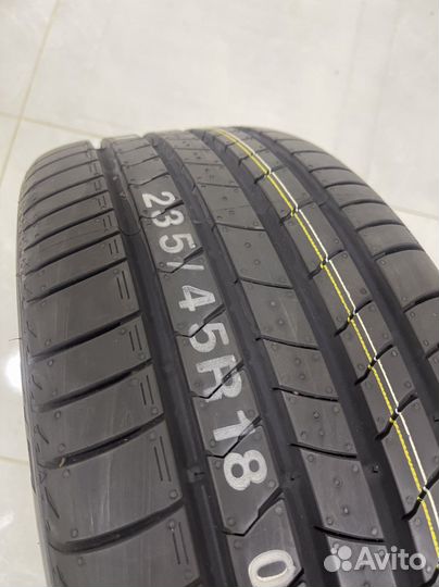 Kumho Ecsta HS51 235/45 R18 94V