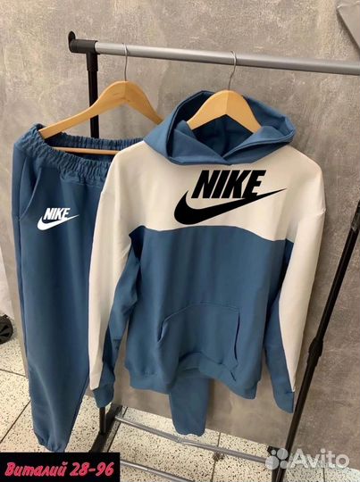 Мужской спортивный костюм