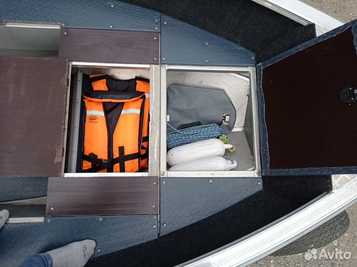 Лодка с мотором