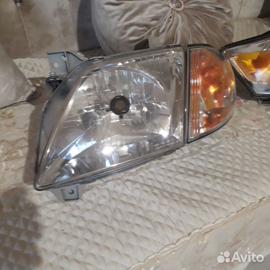 Фары Mazda Mpv 1999-2003