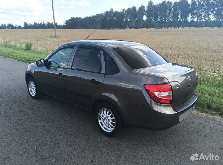 LADA Granta 1.6 МТ, 2015, 100 000 км