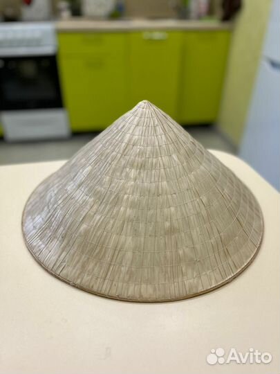 Въетнамская конусная шляпа