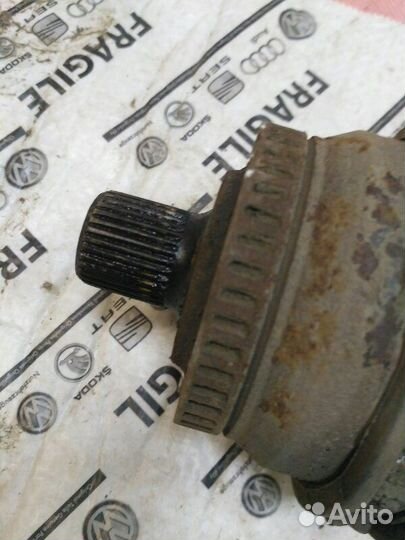 Привод передний левый Volkswagen Passat B5