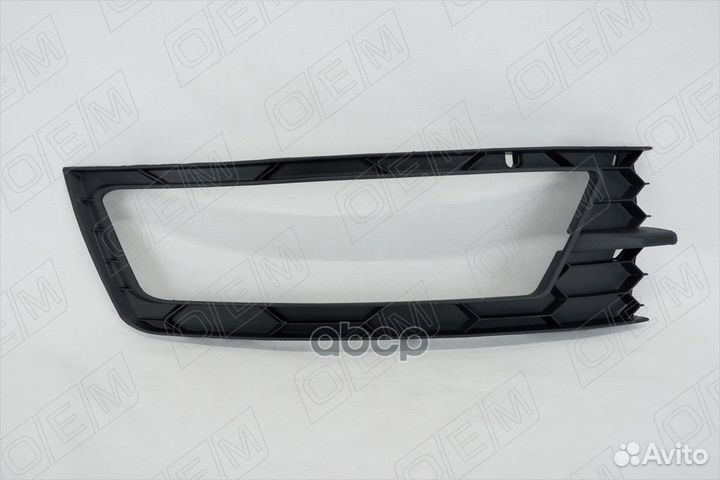 Окантовка противотуманной фары правая Skoda Rap