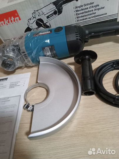 Угловая шлифмашина Makita 9069 SF