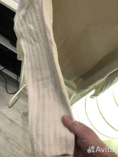 Плюшевый белый свитер