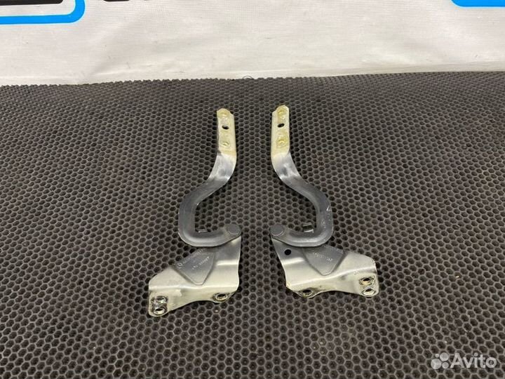 Петли капота Mercedes-Benz V-Class W639 112.951