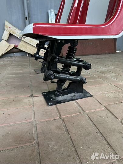 Кресло для лодки со стойкой амортизационной