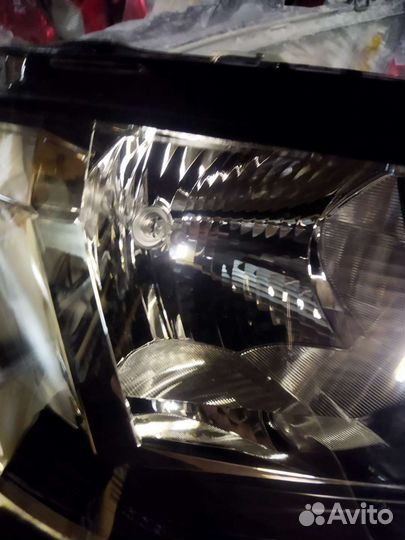 Фара правая Volkswagen Transporter T6 7L1941006B