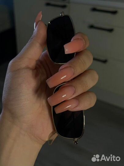 Модель на маникюр