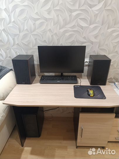 Письменный стол