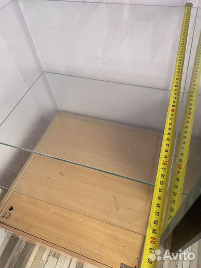 Стеклянная витрина