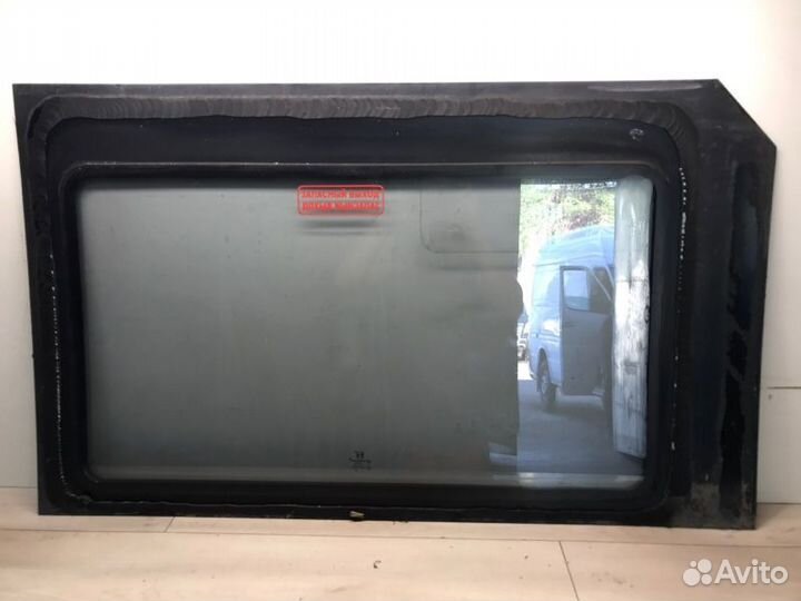 Стекло левое Mercedes Sprinter W904 OM611 2008