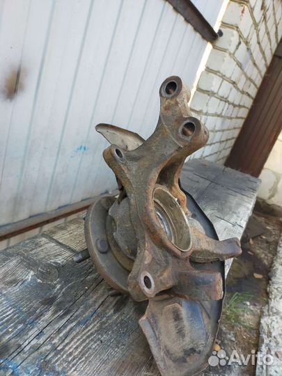 Кулак поворотный правый Тойота Камри 40 2,4