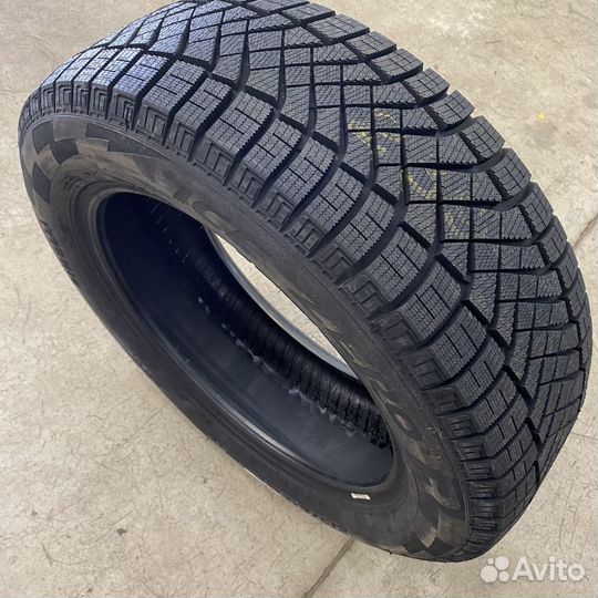 Pirelli Ice Zero FR 245/40 R18 H