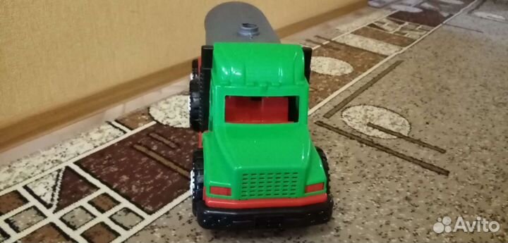 Машина бензовоз большая