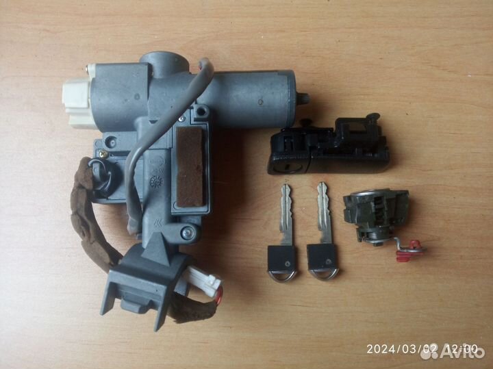 Комплект замков Инфинити