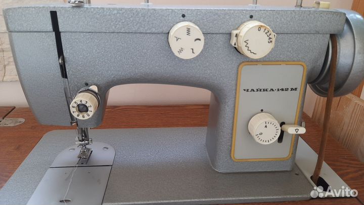 Швейная машина чайка 142